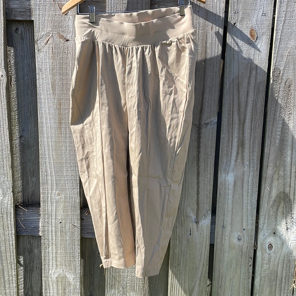 Olian Maternity Cropped Khaki Pants Sz M New